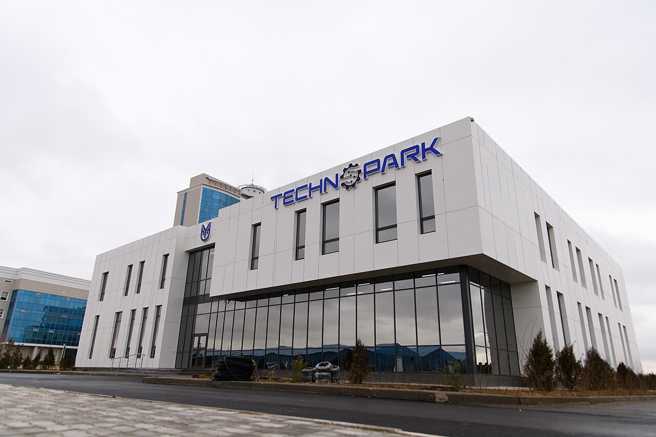 Yessenov Технопаркі